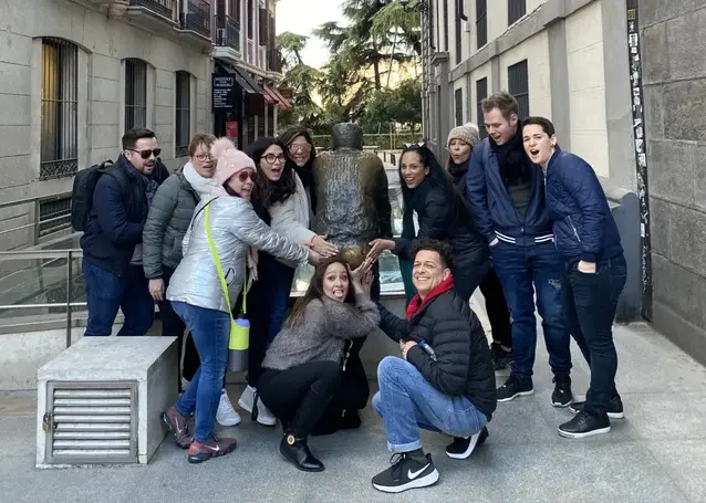 Tour Casco antiguo (Austrias), Plaza Mayor, Mercado de San Miguel, catedral, palacio, teatro y más