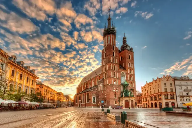 Complete tour of Krakow: Old Town, Castle, Cathedral, Jewish Quarter, and Ghetto. A journey into Polish History and Culture.